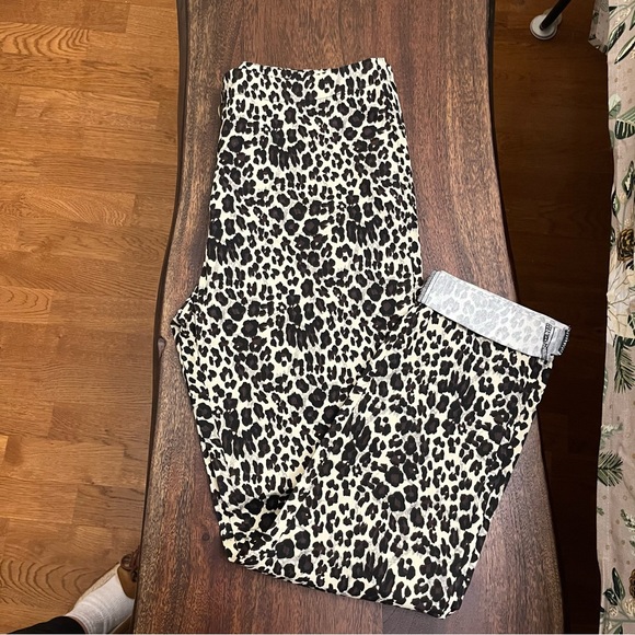 Cheetah print pants - Picture 2 of 2